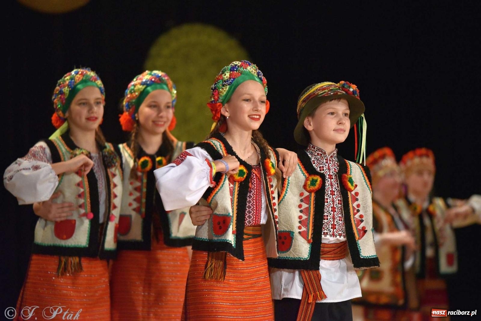 Zdjęcie w galerii na portalu naszraciborz.pl: Tseruli z Gruzji oraz Galicka Wiesiełka z Ukrainy na deskach RCK [FOTO i WIDEO] wiadomości z regionu