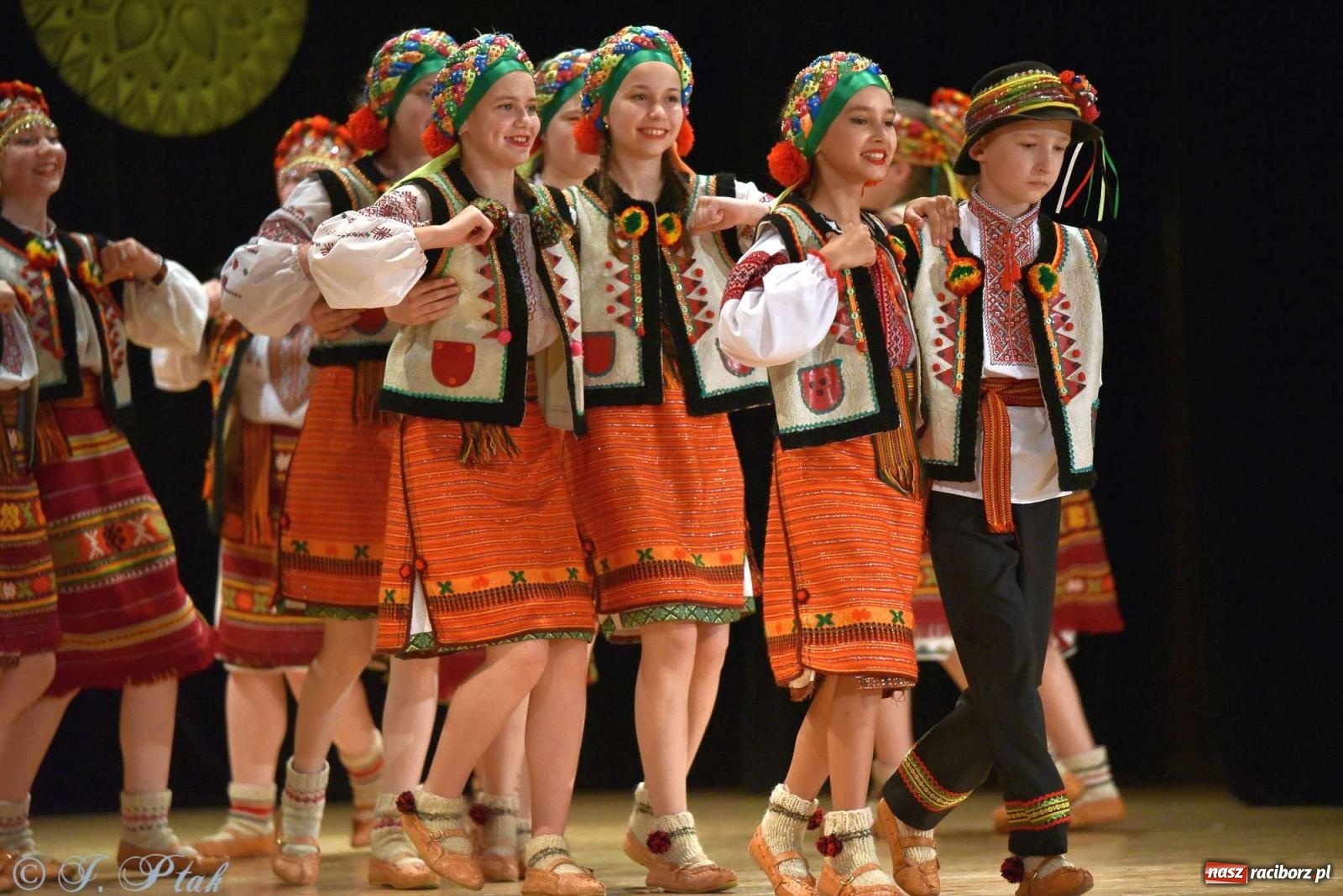 Zdjęcie w galerii na portalu naszraciborz.pl: Tseruli z Gruzji oraz Galicka Wiesiełka z Ukrainy na deskach RCK [FOTO i WIDEO] wiadomości z regionu