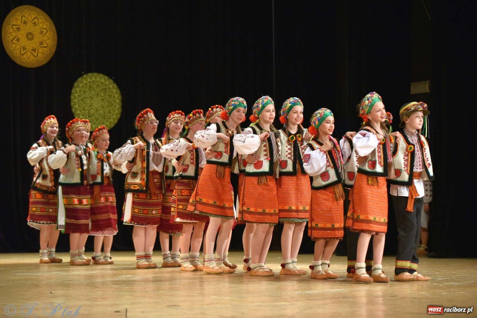 Zdjęcie w galerii na portalu naszraciborz.pl: Tseruli z Gruzji oraz Galicka Wiesiełka z Ukrainy na deskach RCK [FOTO i WIDEO] wiadomości z regionu