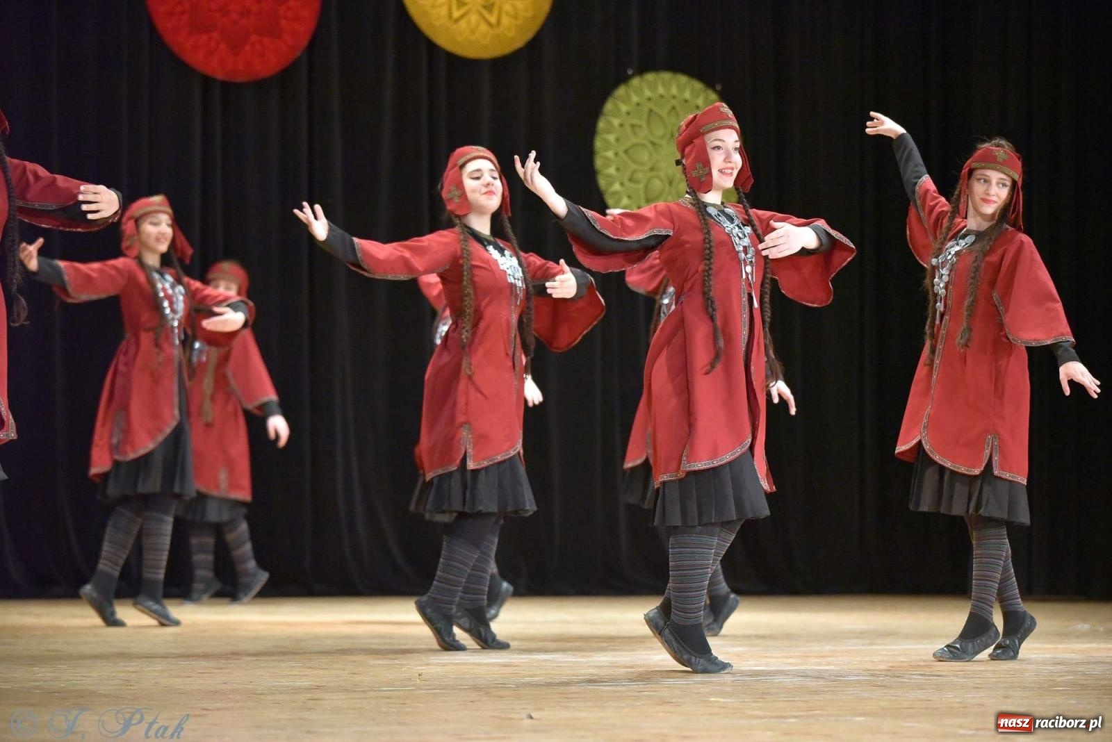 Zdjęcie w galerii na portalu naszraciborz.pl: Tseruli z Gruzji oraz Galicka Wiesiełka z Ukrainy na deskach RCK [FOTO i WIDEO] wiadomości z regionu
