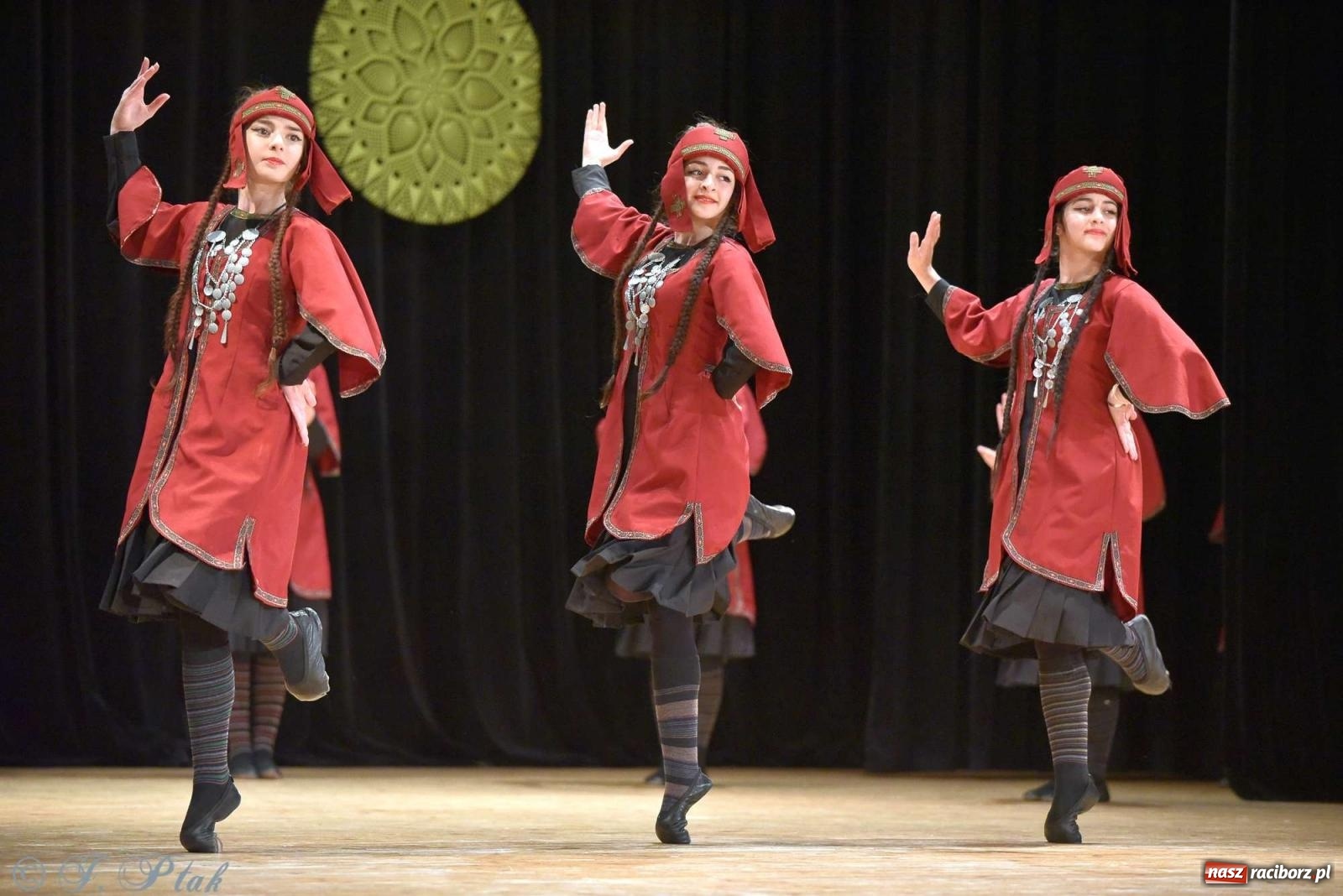 Zdjęcie w galerii na portalu naszraciborz.pl: Tseruli z Gruzji oraz Galicka Wiesiełka z Ukrainy na deskach RCK [FOTO i WIDEO] wiadomości z regionu