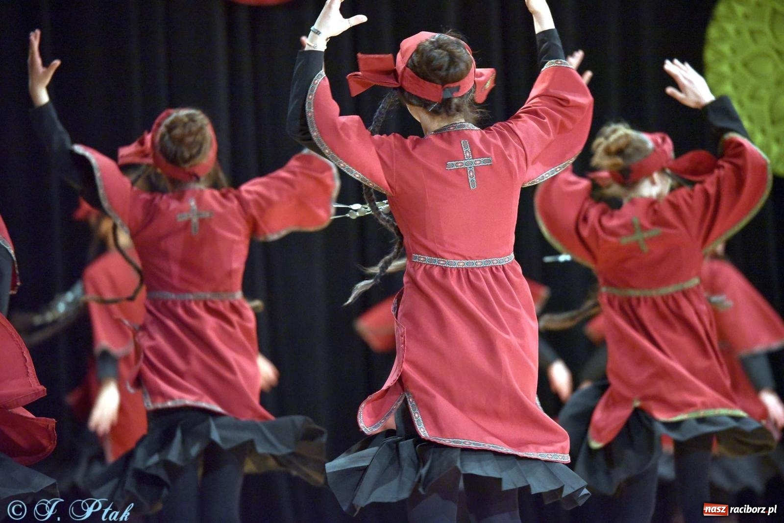 Zdjęcie w galerii na portalu naszraciborz.pl: Tseruli z Gruzji oraz Galicka Wiesiełka z Ukrainy na deskach RCK [FOTO i WIDEO] wiadomości z regionu