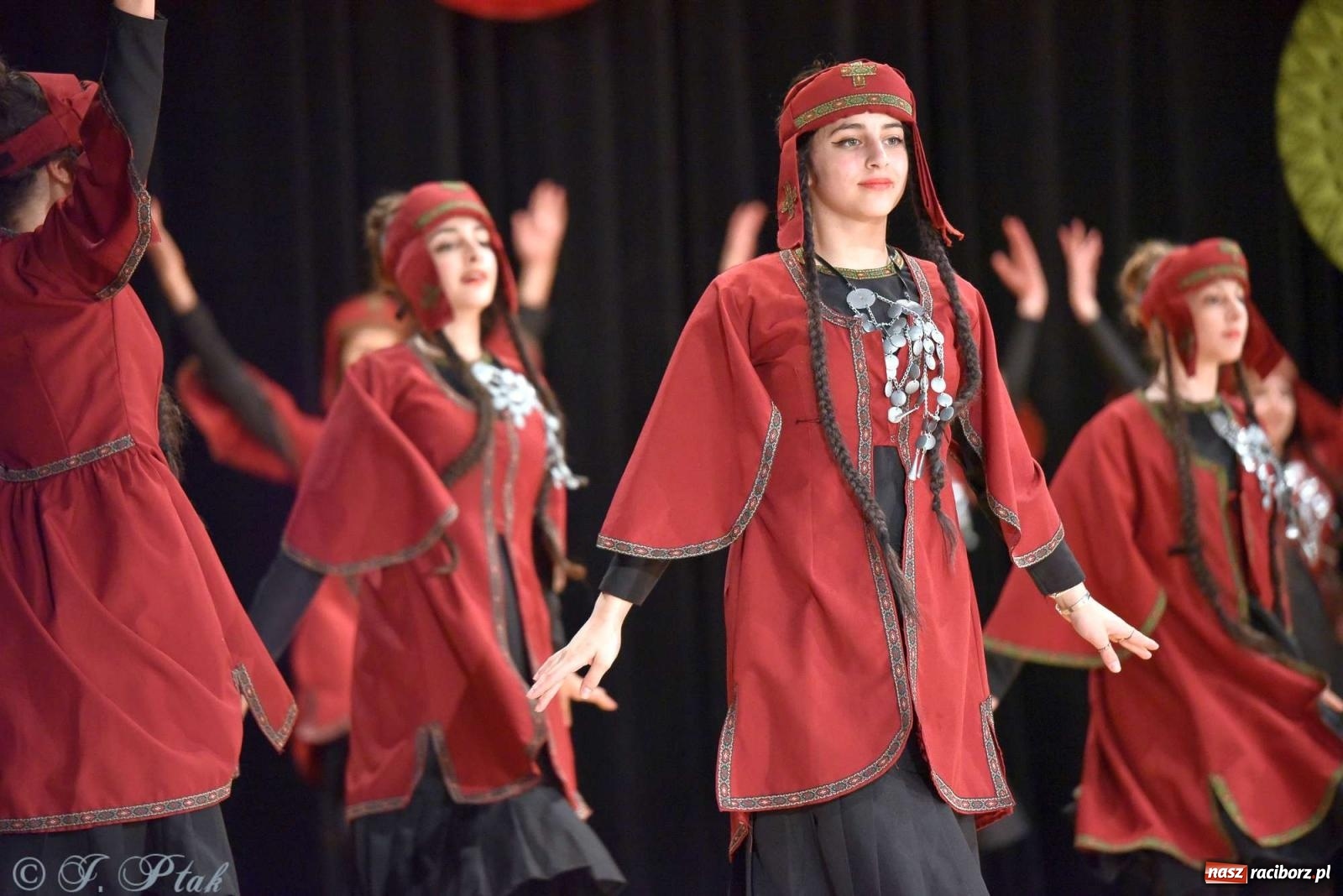 Zdjęcie w galerii na portalu naszraciborz.pl: Tseruli z Gruzji oraz Galicka Wiesiełka z Ukrainy na deskach RCK [FOTO i WIDEO] wiadomości z regionu