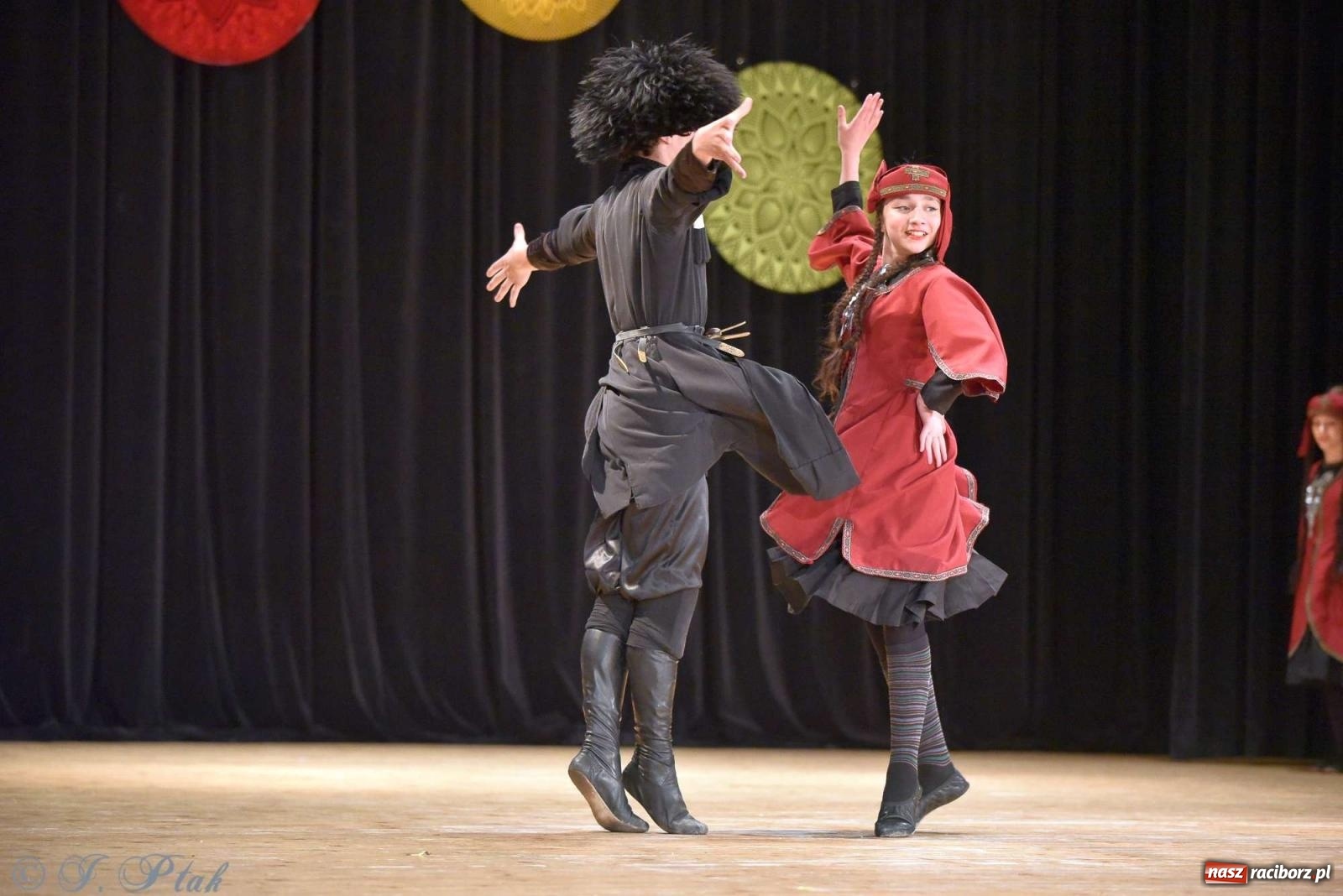 Zdjęcie w galerii na portalu naszraciborz.pl: Tseruli z Gruzji oraz Galicka Wiesiełka z Ukrainy na deskach RCK [FOTO i WIDEO] wiadomości z regionu