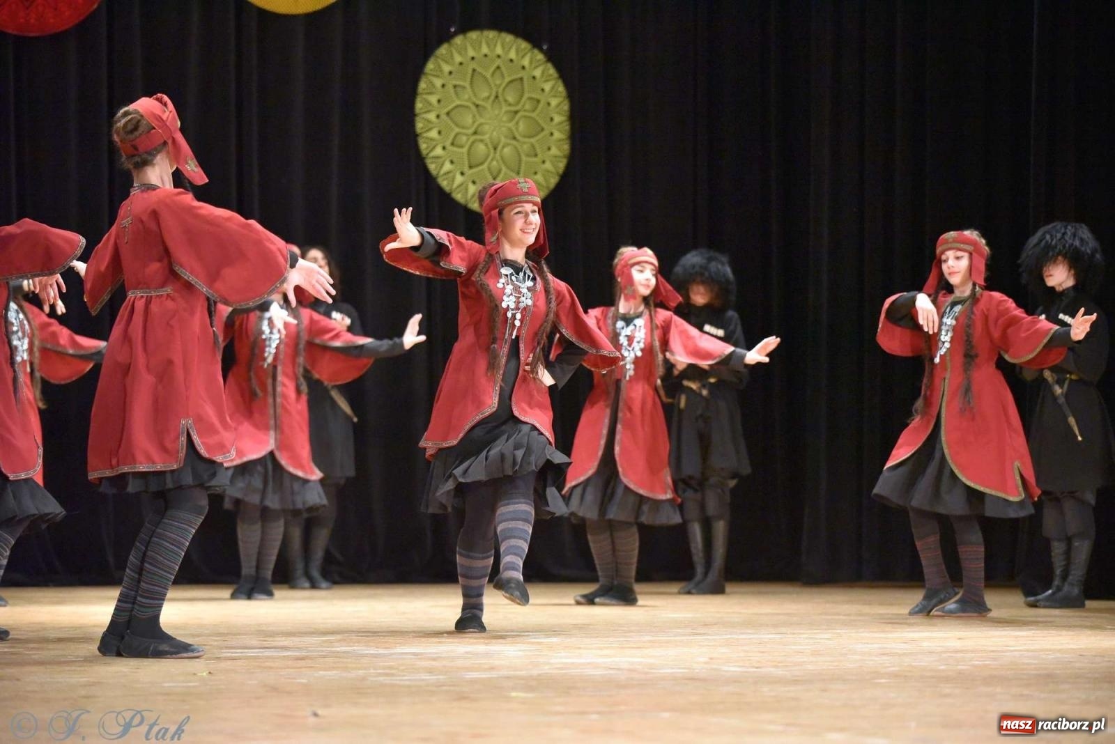 Zdjęcie w galerii na portalu naszraciborz.pl: Tseruli z Gruzji oraz Galicka Wiesiełka z Ukrainy na deskach RCK [FOTO i WIDEO] wiadomości z regionu