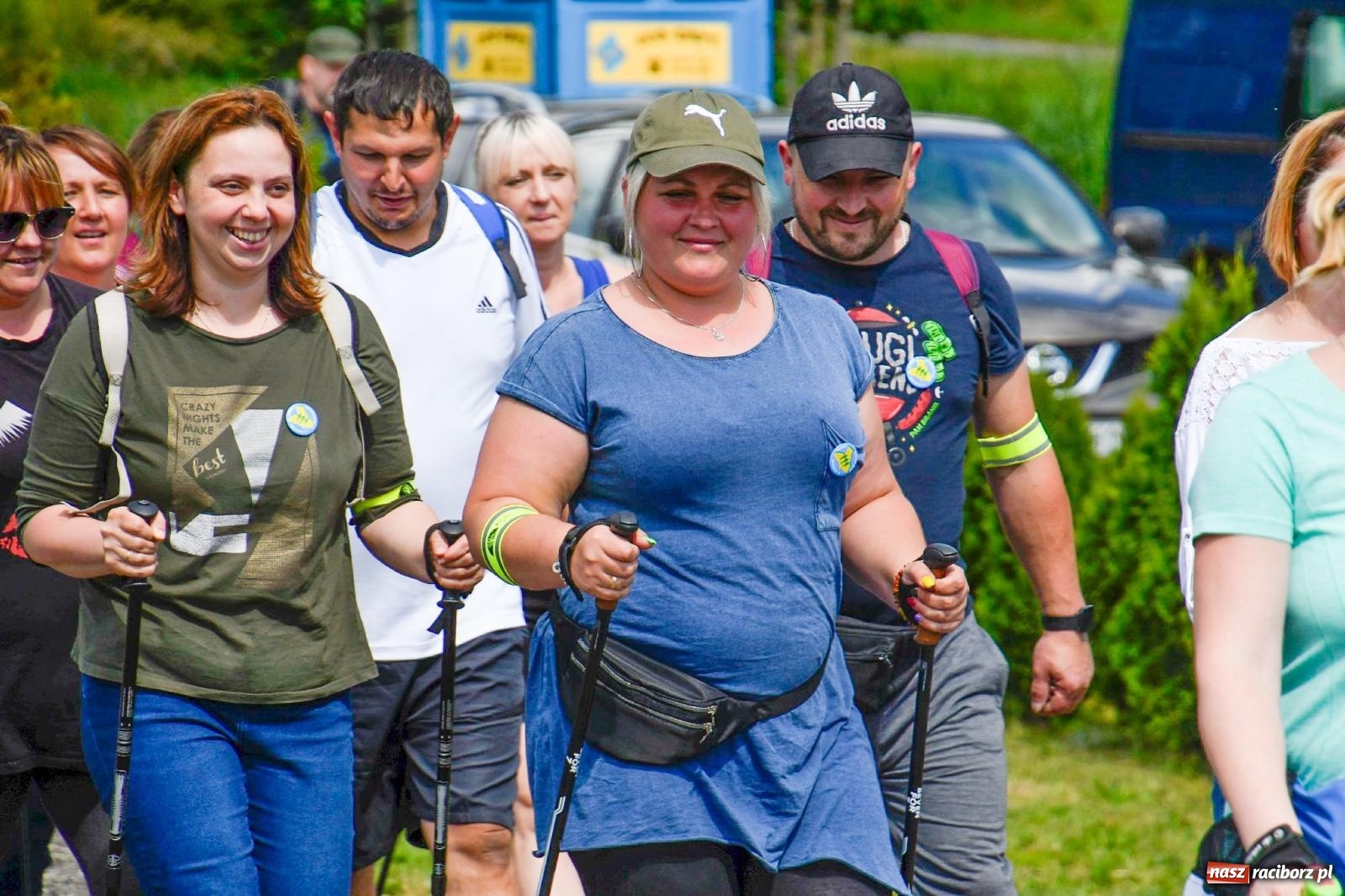 Zdjęcie w galerii na portalu naszraciborz.pl: Przemierzali z kijkami gminę z widokami wiadomości z regionu