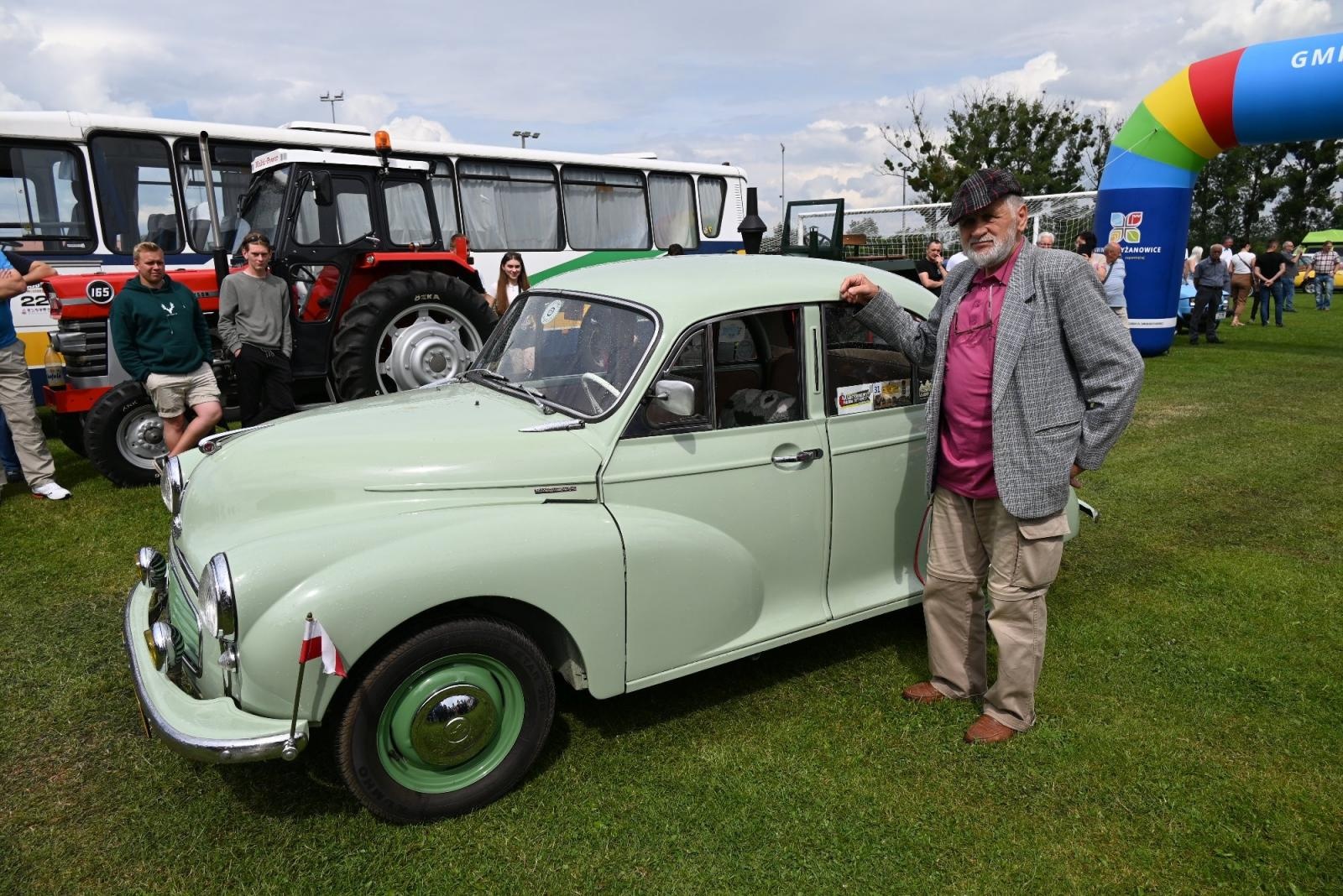 Zdjęcie w galerii na portalu naszraciborz.pl: Zlot w Zabełkowie. Stroje skrojone pod model oldtimera  wiadomości z regionu