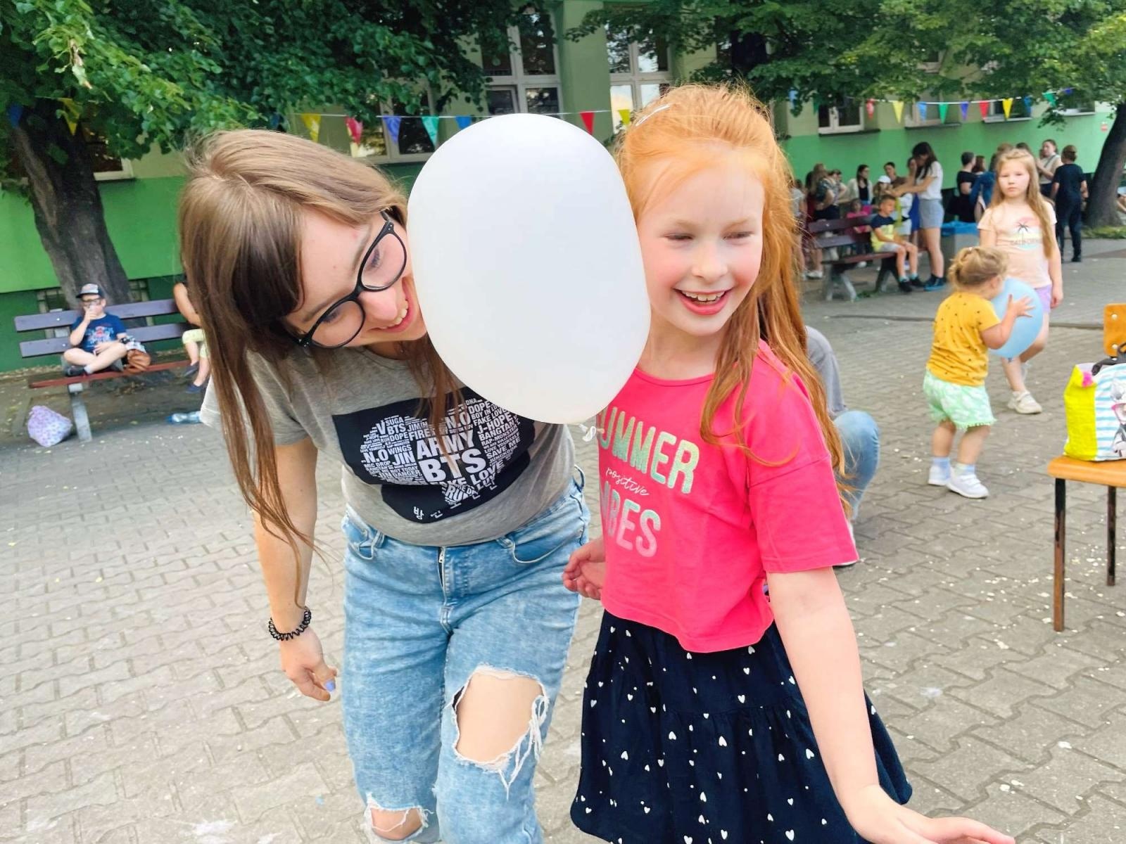 Zdjęcie w galerii na portalu naszraciborz.pl: Przedwakacyjny rodzinny festyn w SP 13 wiadomości z regionu