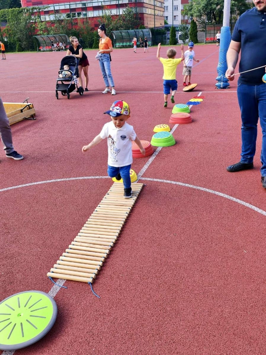 Zdjęcie w galerii na portalu naszraciborz.pl: Przedwakacyjny rodzinny festyn w SP 13 wiadomości z regionu