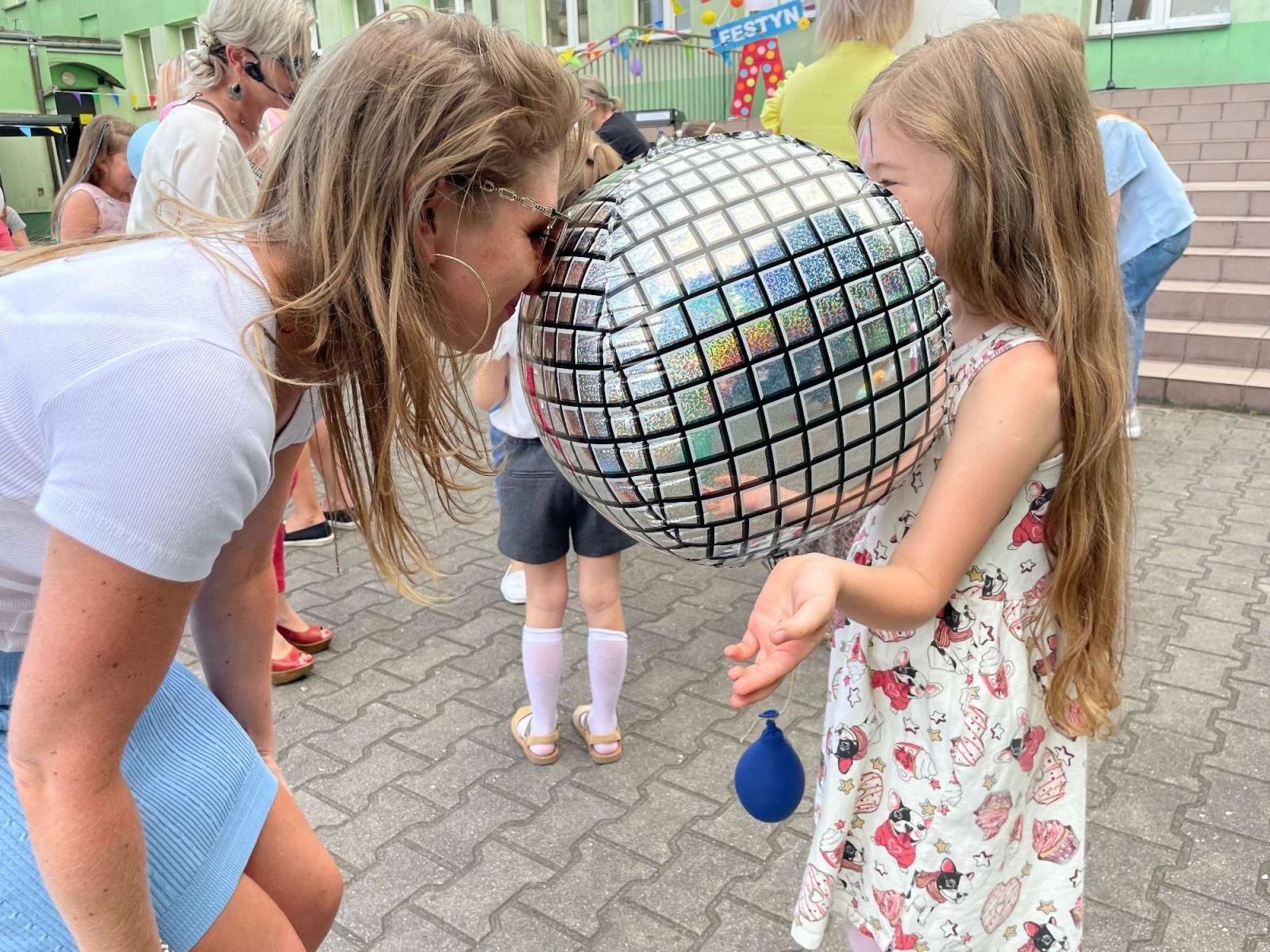 Zdjęcie w galerii na portalu naszraciborz.pl: Przedwakacyjny rodzinny festyn w SP 13 wiadomości z regionu