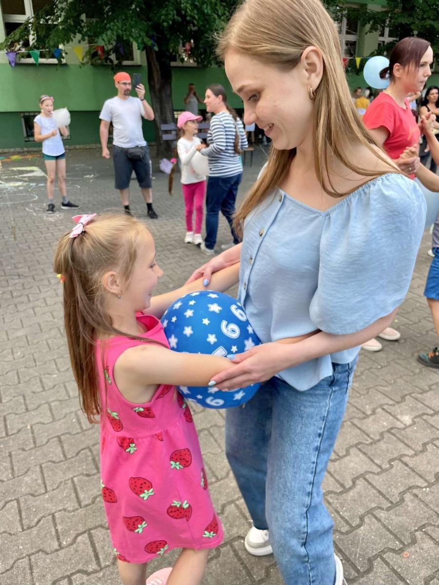 Zdjęcie w galerii na portalu naszraciborz.pl: Przedwakacyjny rodzinny festyn w SP 13 wiadomości z regionu