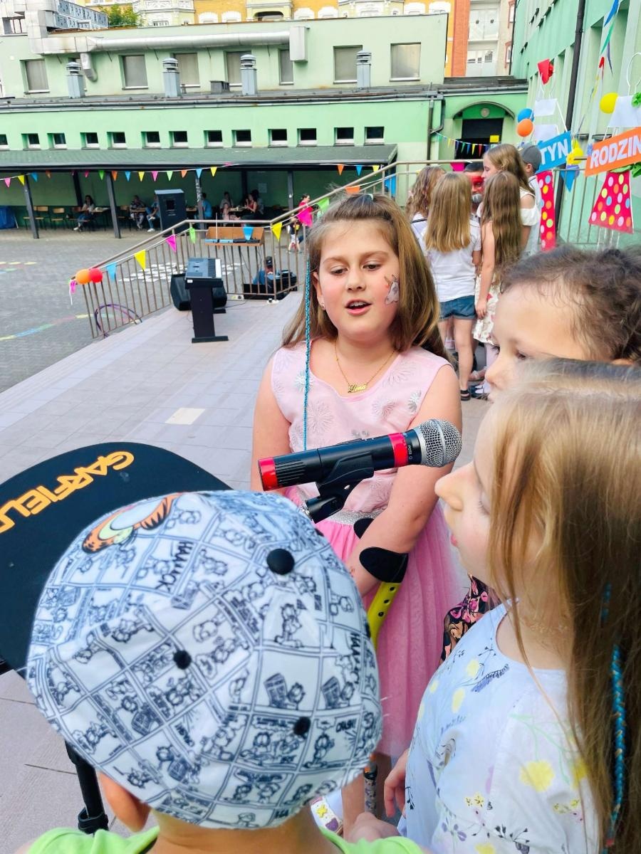 Zdjęcie w galerii na portalu naszraciborz.pl: Przedwakacyjny rodzinny festyn w SP 13 wiadomości z regionu