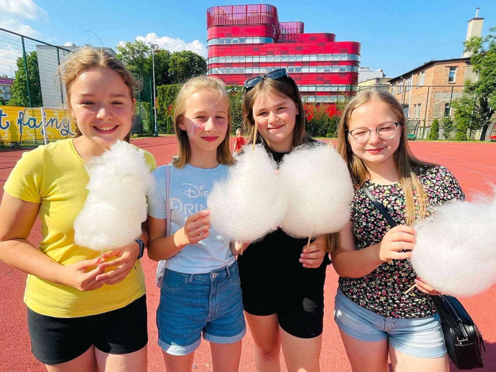 Zdjęcie w galerii na portalu naszraciborz.pl: Przedwakacyjny rodzinny festyn w SP 13 wiadomości z regionu