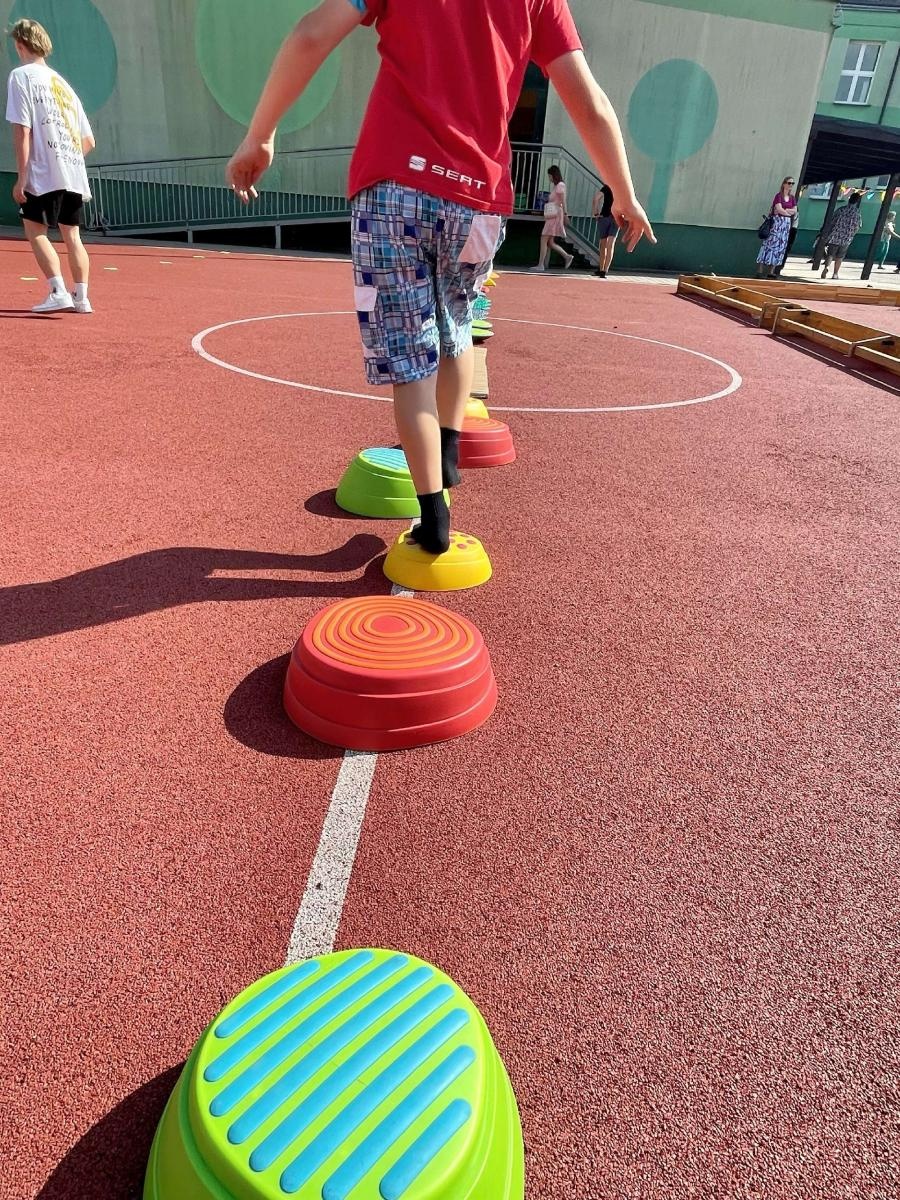 Zdjęcie w galerii na portalu naszraciborz.pl: Przedwakacyjny rodzinny festyn w SP 13 wiadomości z regionu