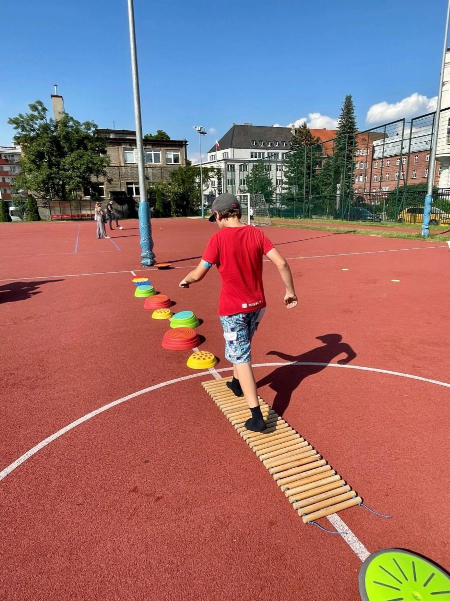 Zdjęcie w galerii na portalu naszraciborz.pl: Przedwakacyjny rodzinny festyn w SP 13 wiadomości z regionu