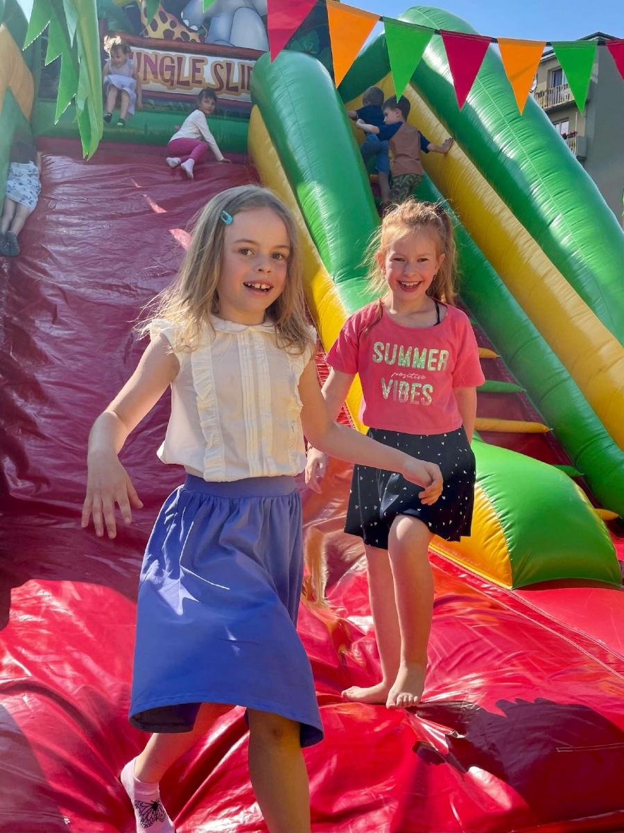 Zdjęcie w galerii na portalu naszraciborz.pl: Przedwakacyjny rodzinny festyn w SP 13 wiadomości z regionu