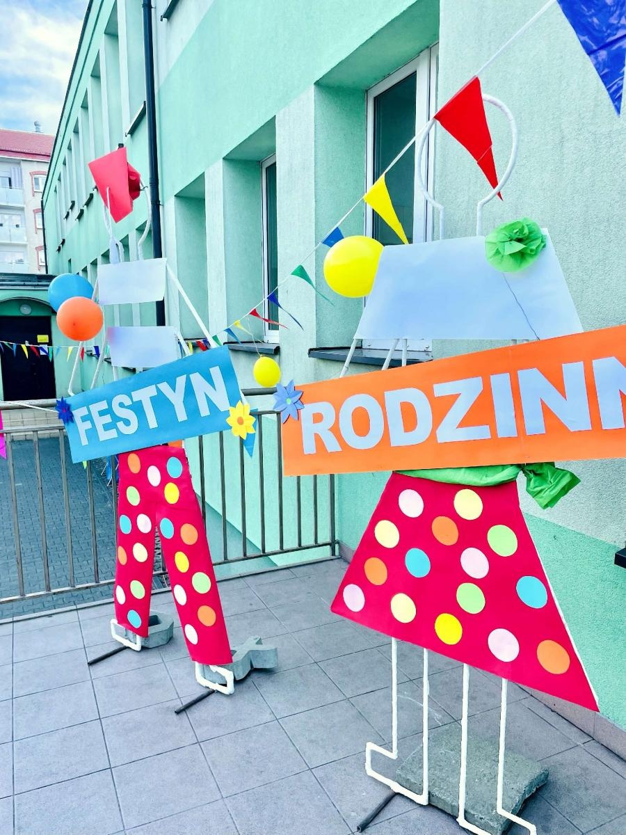 Zdjęcie w galerii na portalu naszraciborz.pl: Przedwakacyjny rodzinny festyn w SP 13 wiadomości z regionu