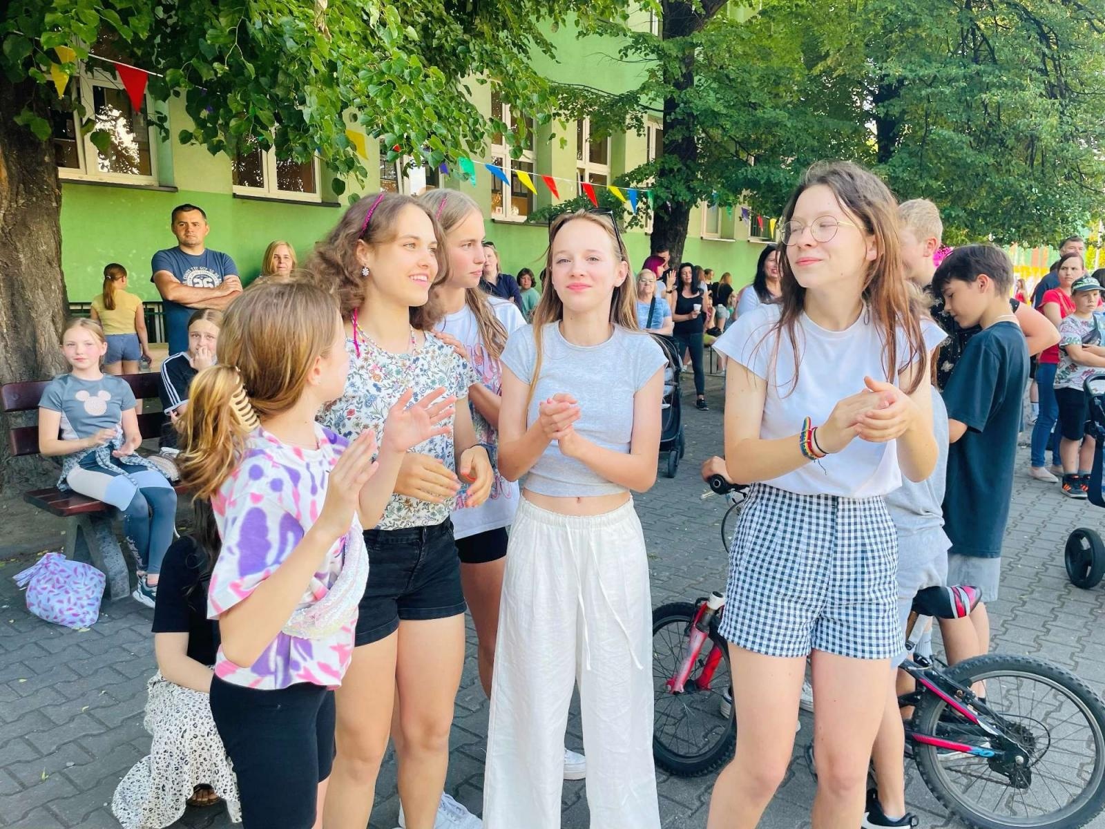 Zdjęcie w galerii na portalu naszraciborz.pl: Przedwakacyjny rodzinny festyn w SP 13 wiadomości z regionu