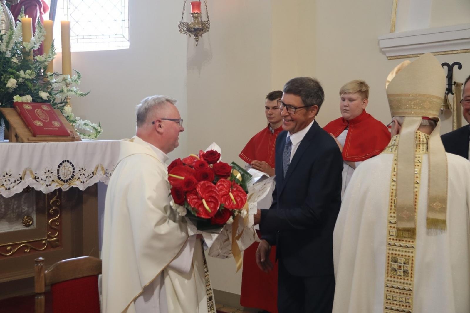 Zdjęcie w galerii na portalu naszraciborz.pl: 800 lat Sławikowa. Parafia hucznie świętowała urodziny wiadomości z regionu