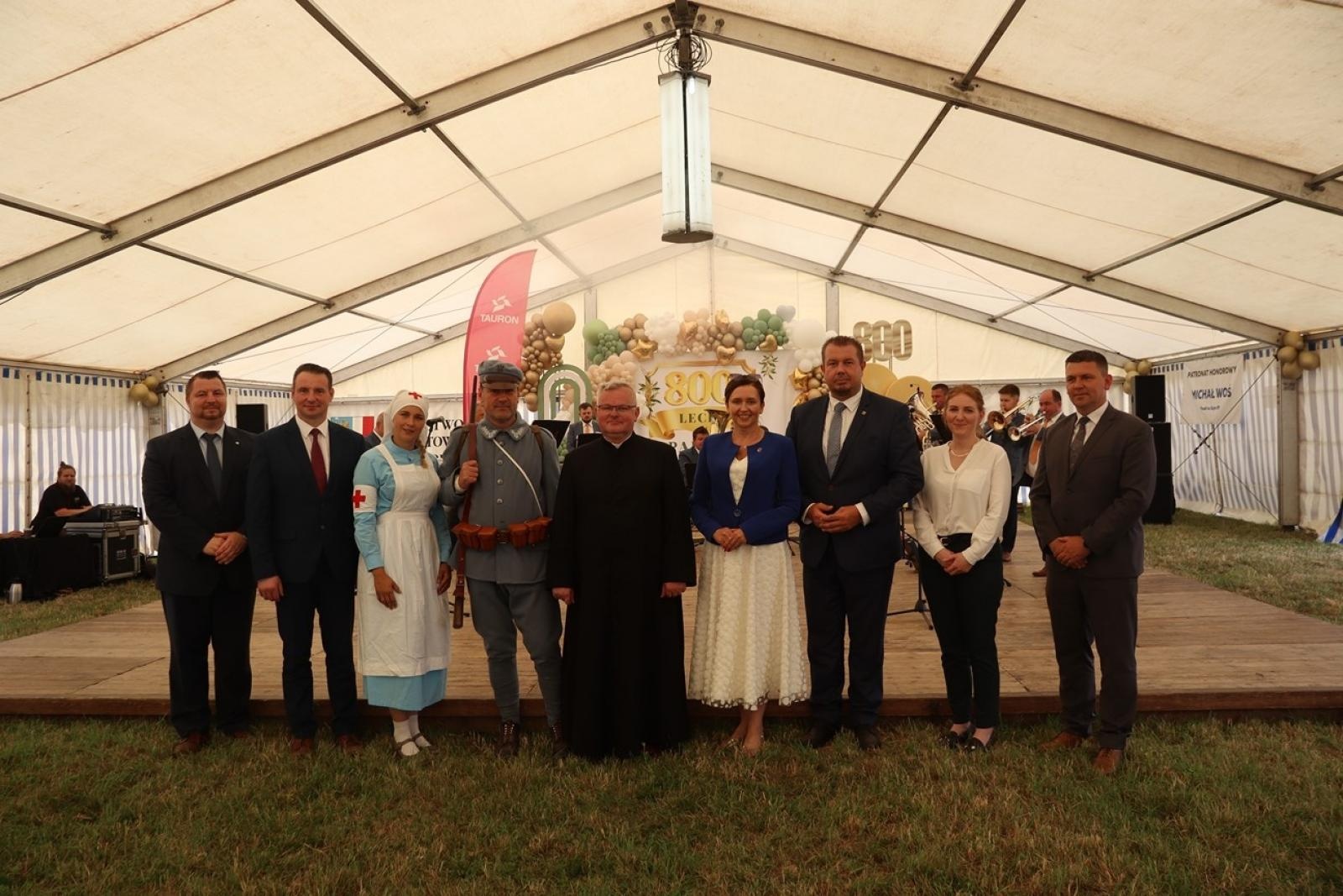 Zdjęcie w galerii na portalu naszraciborz.pl: 800 lat Sławikowa. Parafia hucznie świętowała urodziny wiadomości z regionu