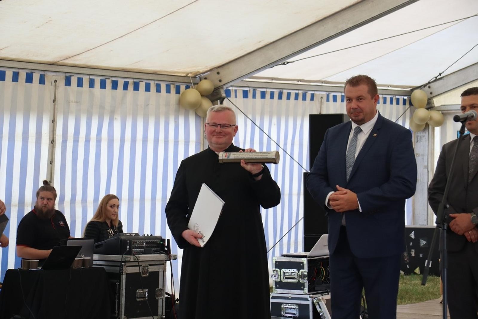 Zdjęcie w galerii na portalu naszraciborz.pl: 800 lat Sławikowa. Parafia hucznie świętowała urodziny wiadomości z regionu