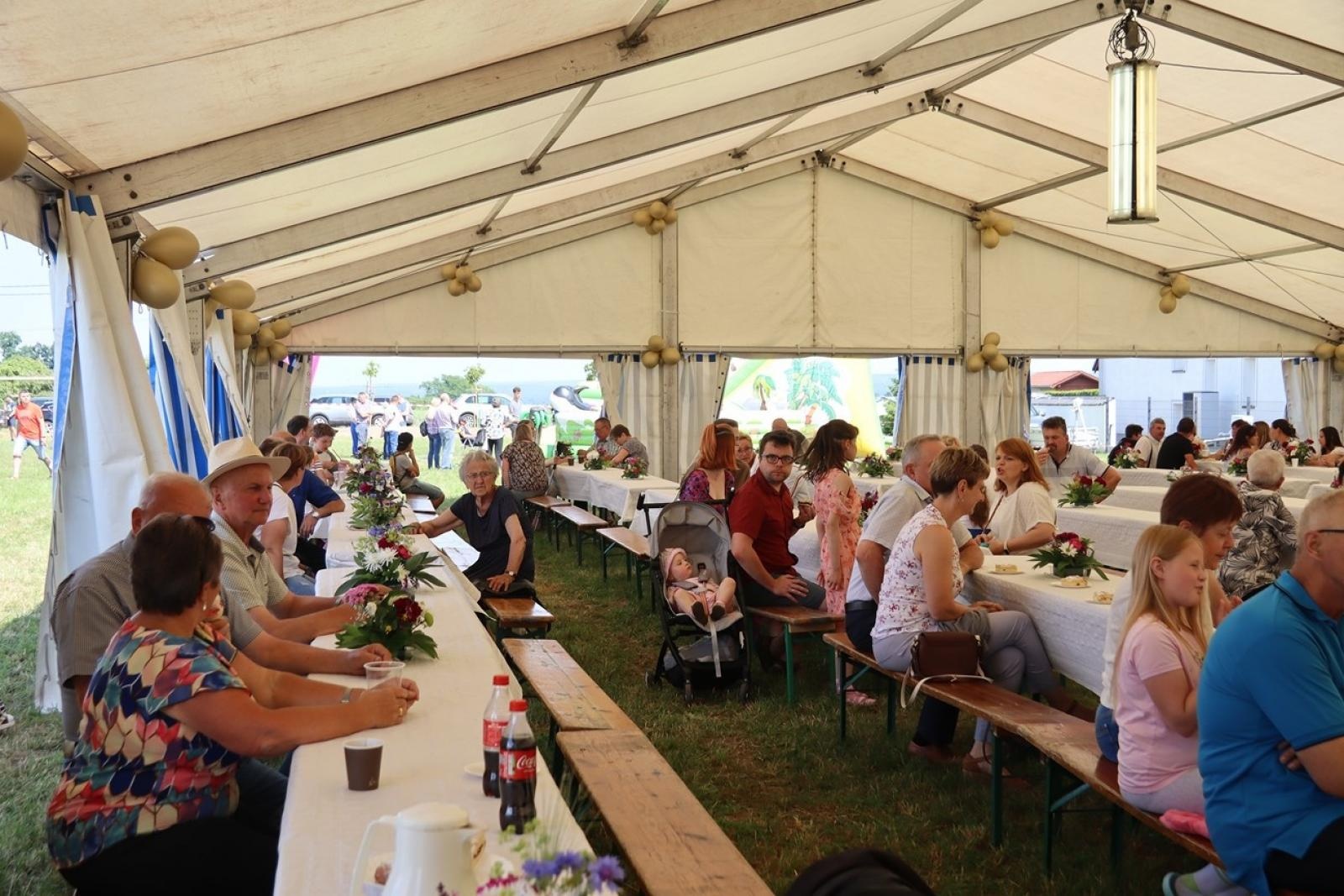 Zdjęcie w galerii na portalu naszraciborz.pl: 800 lat Sławikowa. Parafia hucznie świętowała urodziny wiadomości z regionu