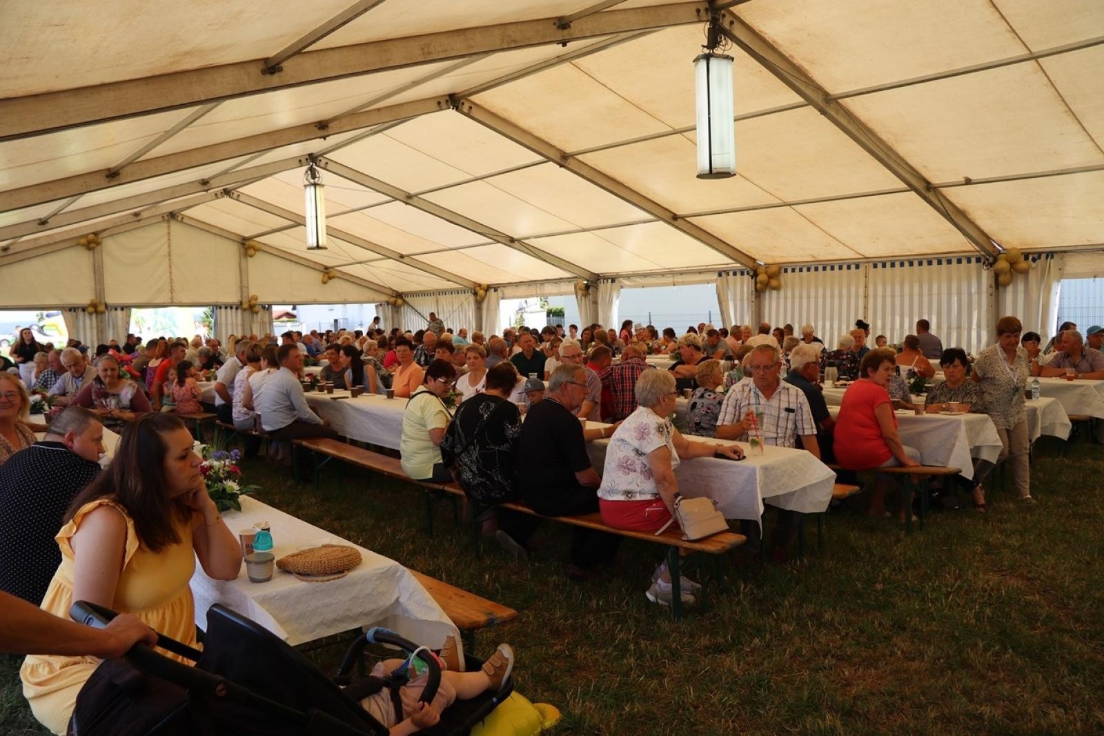Zdjęcie w galerii na portalu naszraciborz.pl: 800 lat Sławikowa. Parafia hucznie świętowała urodziny wiadomości z regionu