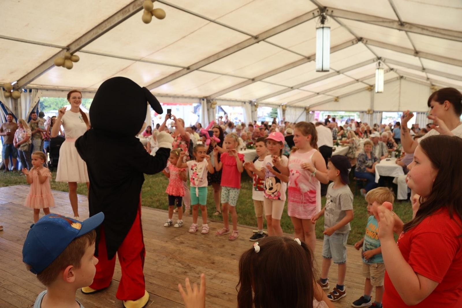 Zdjęcie w galerii na portalu naszraciborz.pl: 800 lat Sławikowa. Parafia hucznie świętowała urodziny wiadomości z regionu