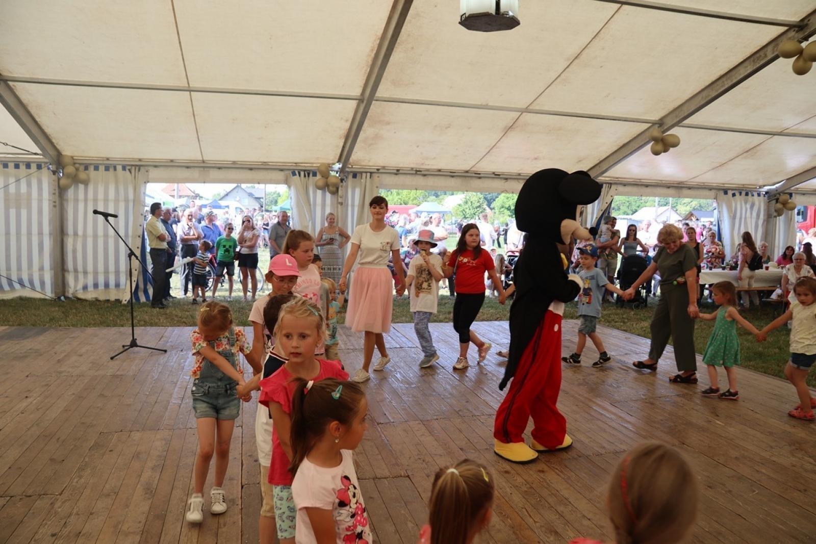 Zdjęcie w galerii na portalu naszraciborz.pl: 800 lat Sławikowa. Parafia hucznie świętowała urodziny wiadomości z regionu