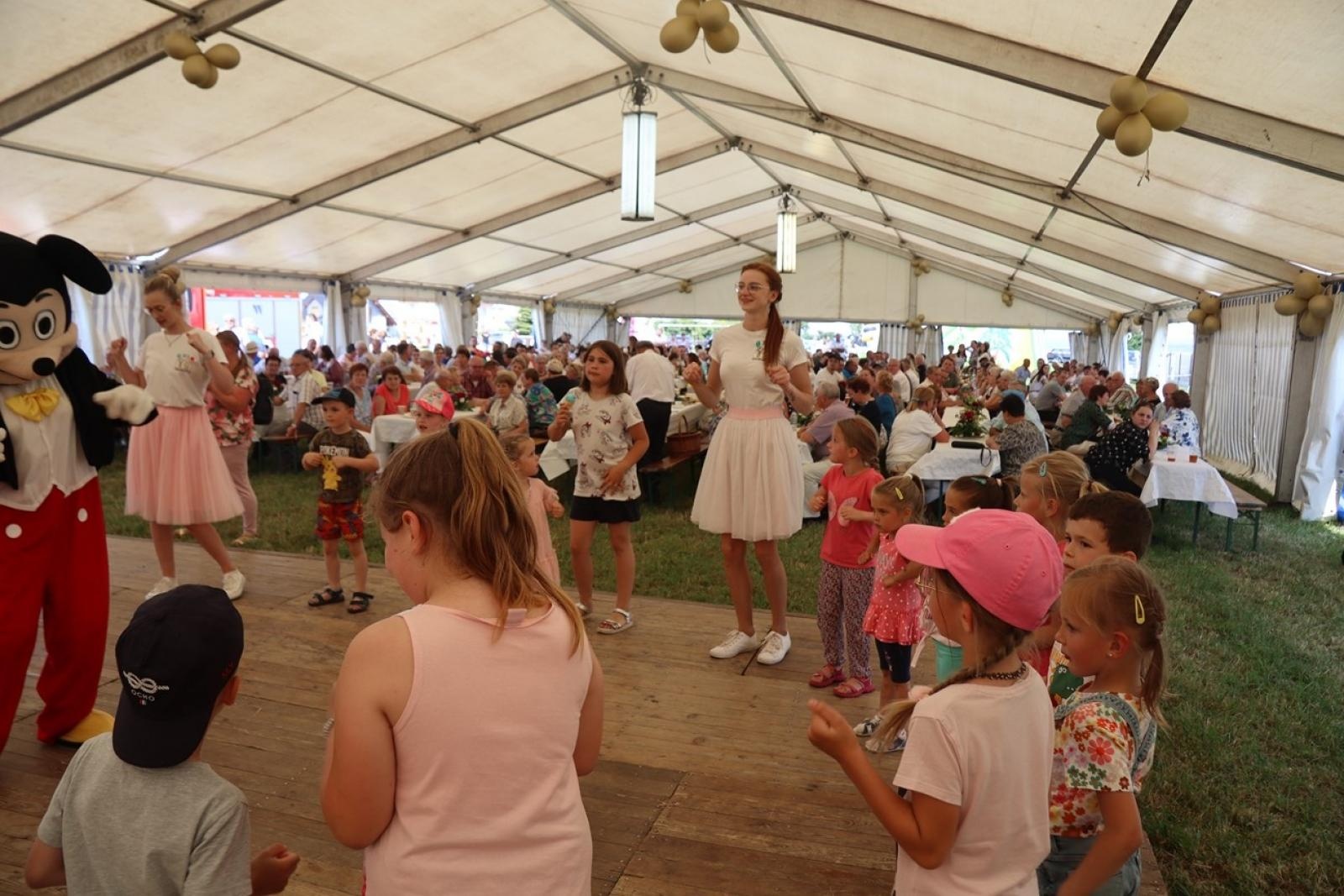 Zdjęcie w galerii na portalu naszraciborz.pl: 800 lat Sławikowa. Parafia hucznie świętowała urodziny wiadomości z regionu