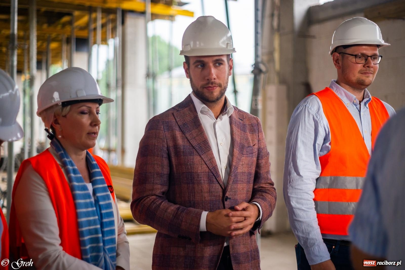 Zdjęcie w galerii na portalu naszraciborz.pl: Dwaj wiceministrowie z wizytą na budowie raciborskiego dworca [FOTO i WIDEO] wiadomości z regionu