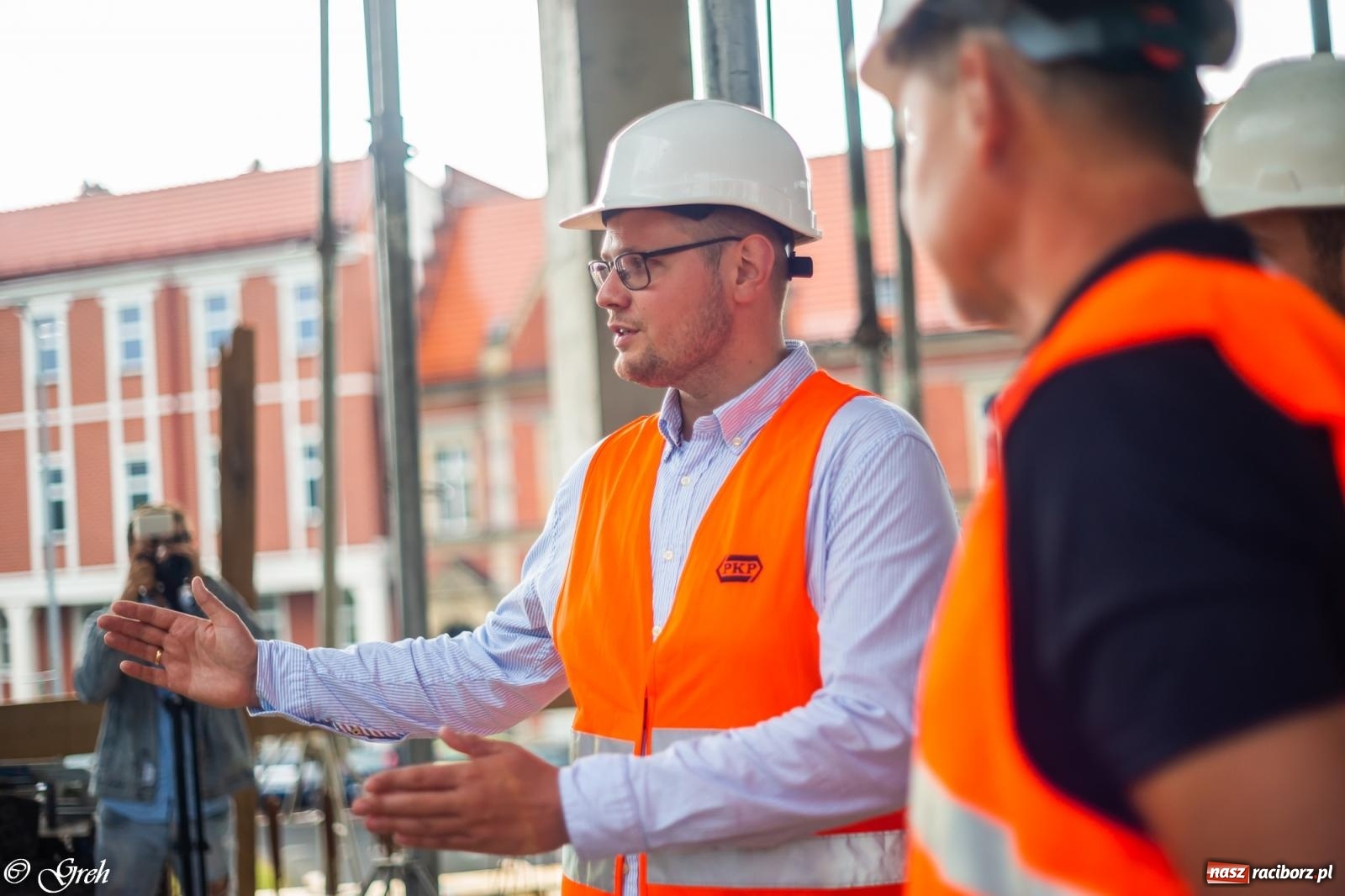 Zdjęcie w galerii na portalu naszraciborz.pl: Dwaj wiceministrowie z wizytą na budowie raciborskiego dworca [FOTO i WIDEO] wiadomości z regionu