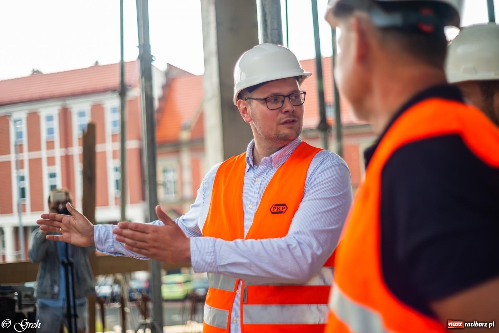 Zdjęcie w galerii na portalu naszraciborz.pl: Dwaj wiceministrowie z wizytą na budowie raciborskiego dworca [FOTO i WIDEO] wiadomości z regionu