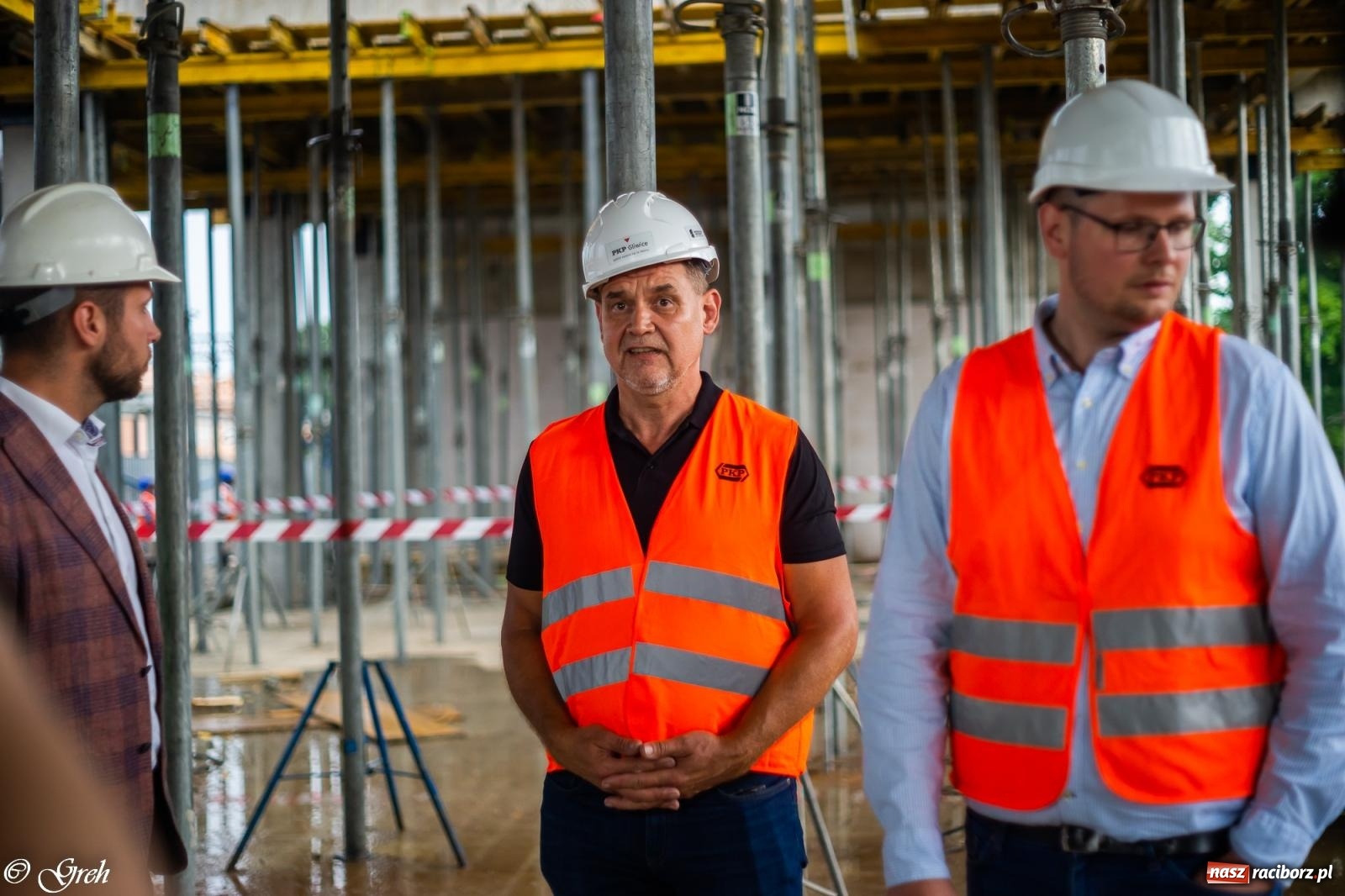 Zdjęcie w galerii na portalu naszraciborz.pl: Dwaj wiceministrowie z wizytą na budowie raciborskiego dworca [FOTO i WIDEO] wiadomości z regionu