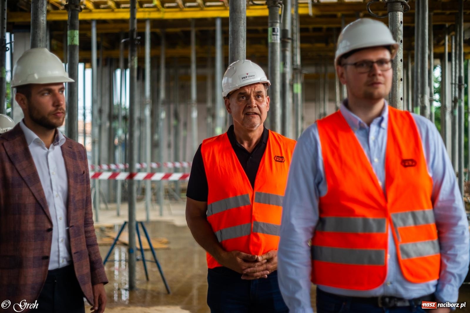 Zdjęcie w galerii na portalu naszraciborz.pl: Dwaj wiceministrowie z wizytą na budowie raciborskiego dworca [FOTO i WIDEO] wiadomości z regionu