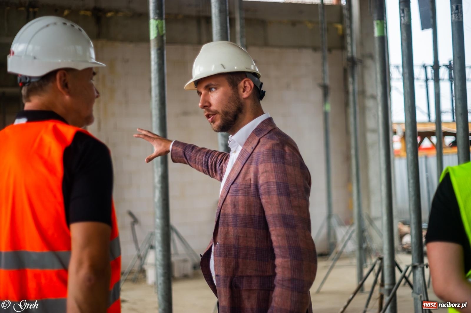 Zdjęcie w galerii na portalu naszraciborz.pl: Dwaj wiceministrowie z wizytą na budowie raciborskiego dworca [FOTO i WIDEO] wiadomości z regionu