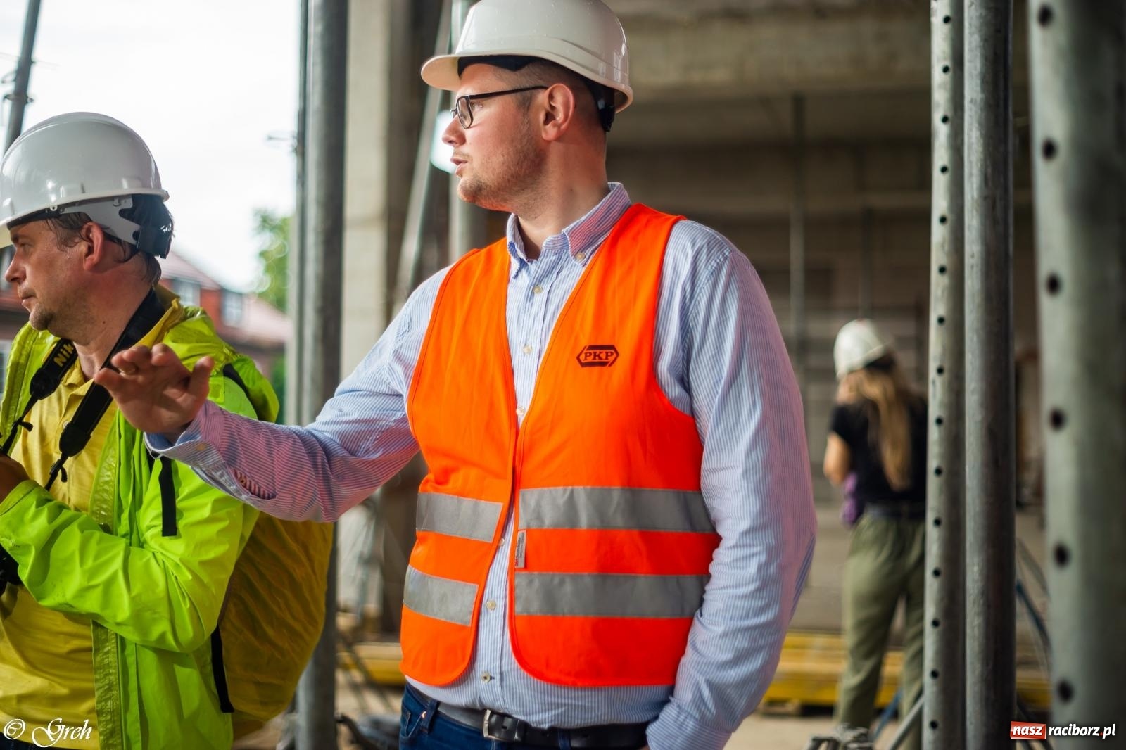 Zdjęcie w galerii na portalu naszraciborz.pl: Dwaj wiceministrowie z wizytą na budowie raciborskiego dworca [FOTO i WIDEO] wiadomości z regionu
