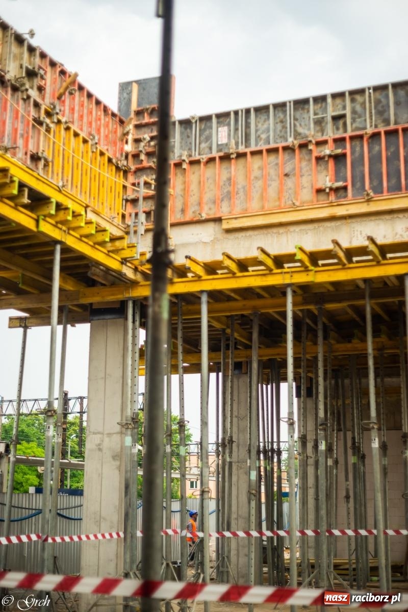 Zdjęcie w galerii na portalu naszraciborz.pl: Dwaj wiceministrowie z wizytą na budowie raciborskiego dworca [FOTO i WIDEO] wiadomości z regionu