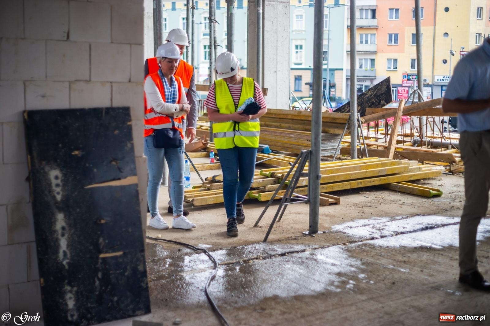 Zdjęcie w galerii na portalu naszraciborz.pl: Dwaj wiceministrowie z wizytą na budowie raciborskiego dworca [FOTO i WIDEO] wiadomości z regionu
