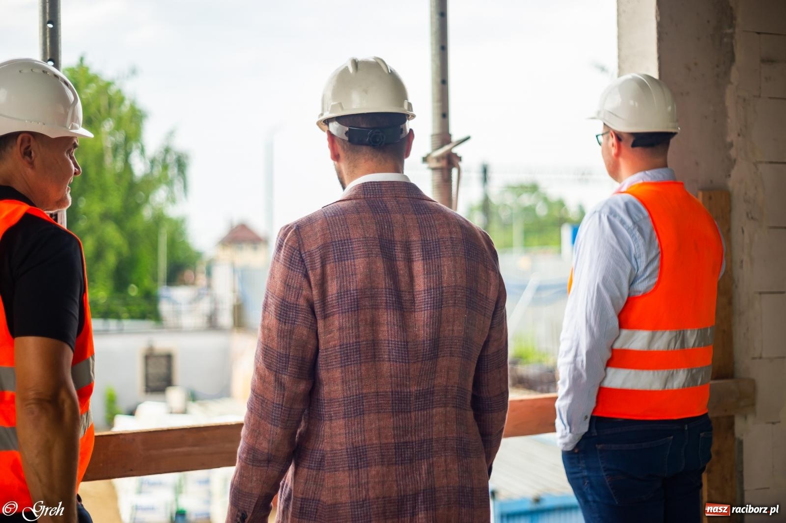 Zdjęcie w galerii na portalu naszraciborz.pl: Dwaj wiceministrowie z wizytą na budowie raciborskiego dworca [FOTO i WIDEO] wiadomości z regionu