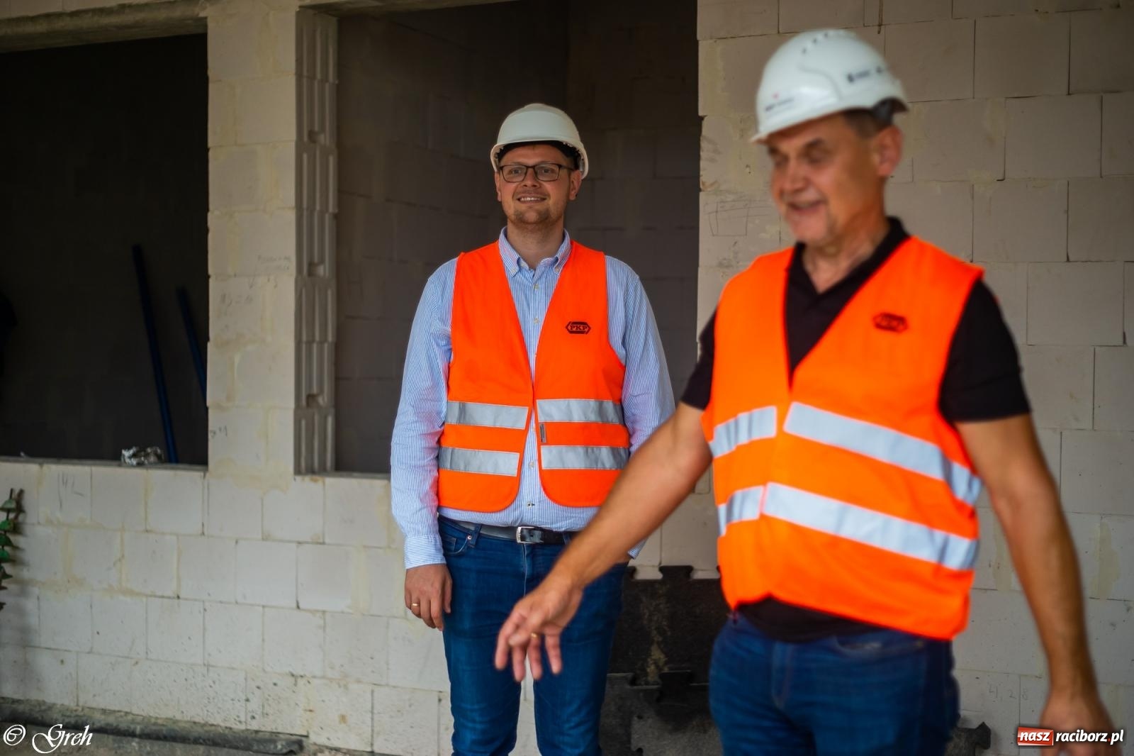 Zdjęcie w galerii na portalu naszraciborz.pl: Dwaj wiceministrowie z wizytą na budowie raciborskiego dworca [FOTO i WIDEO] wiadomości z regionu