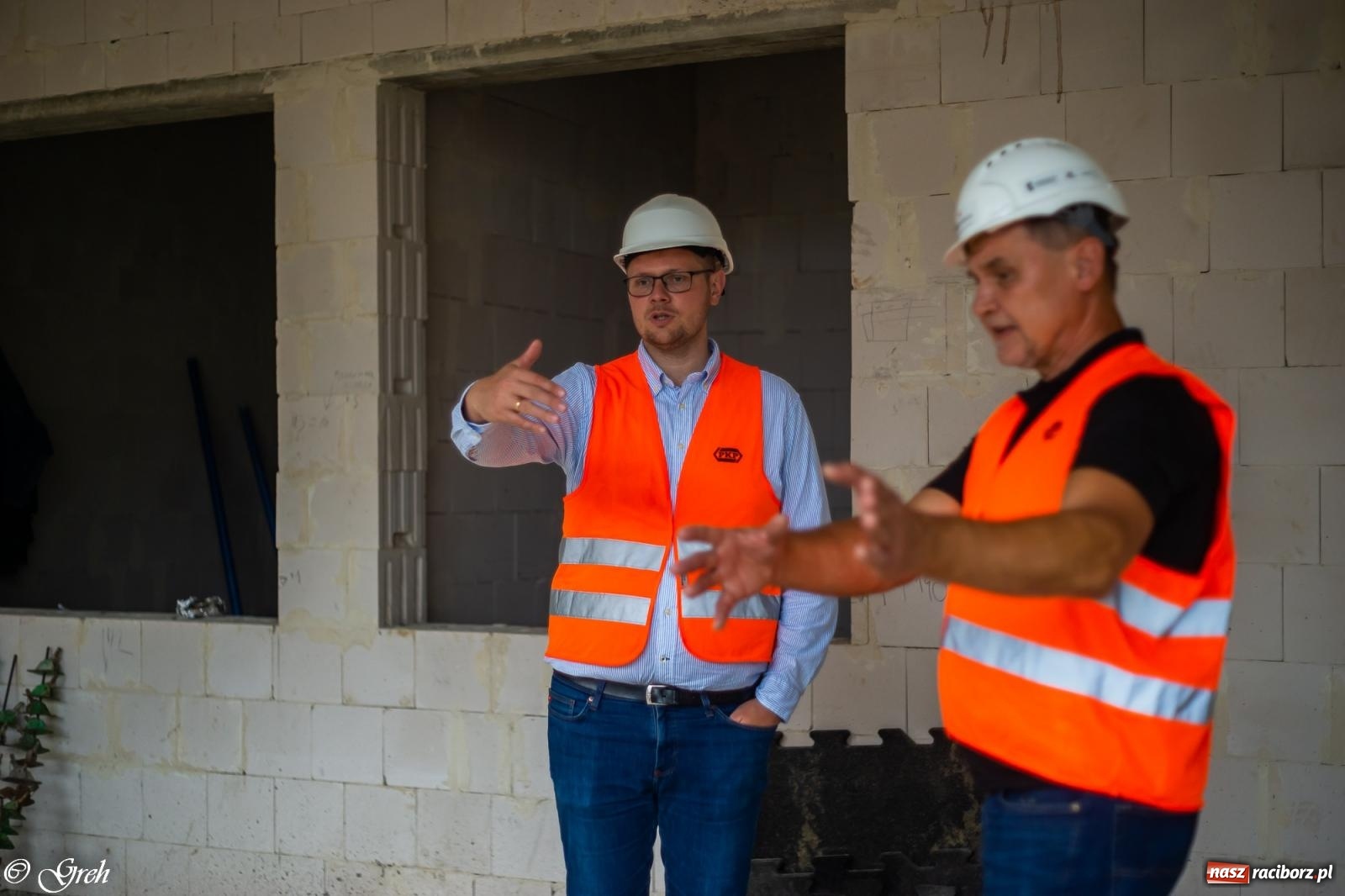 Zdjęcie w galerii na portalu naszraciborz.pl: Dwaj wiceministrowie z wizytą na budowie raciborskiego dworca [FOTO i WIDEO] wiadomości z regionu