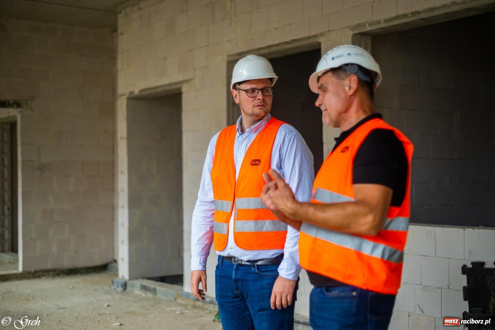 Zdjęcie w galerii na portalu naszraciborz.pl: Dwaj wiceministrowie z wizytą na budowie raciborskiego dworca [FOTO i WIDEO] wiadomości z regionu