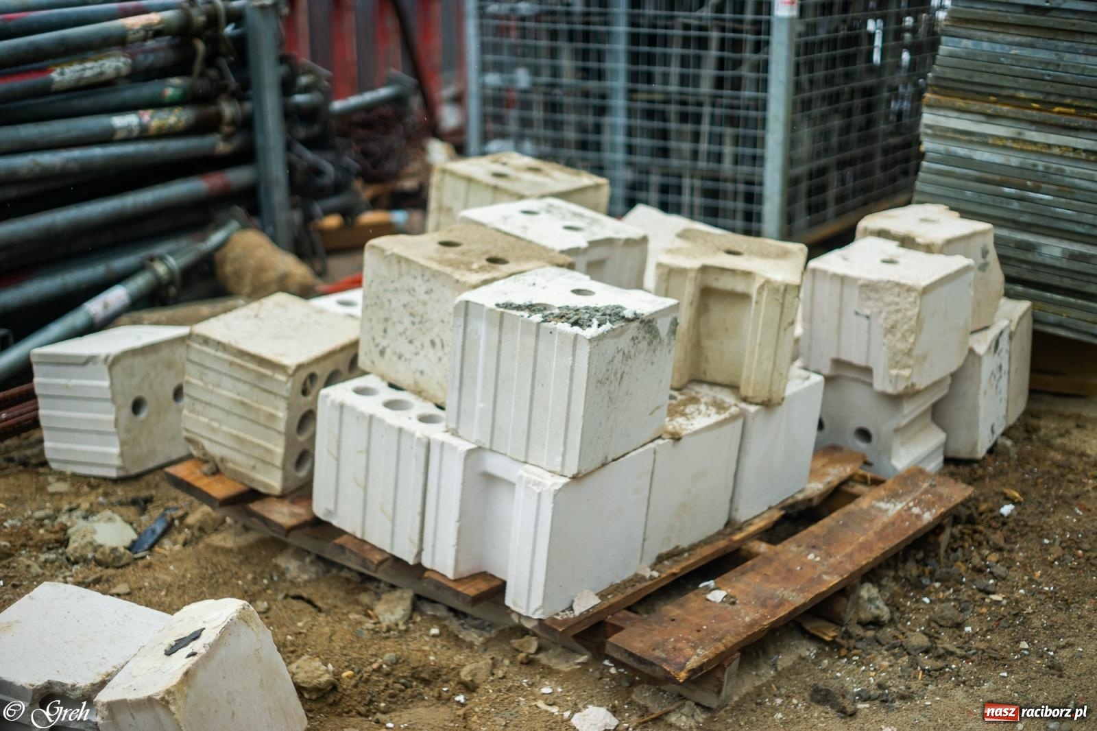 Zdjęcie w galerii na portalu naszraciborz.pl: Dwaj wiceministrowie z wizytą na budowie raciborskiego dworca [FOTO i WIDEO] wiadomości z regionu