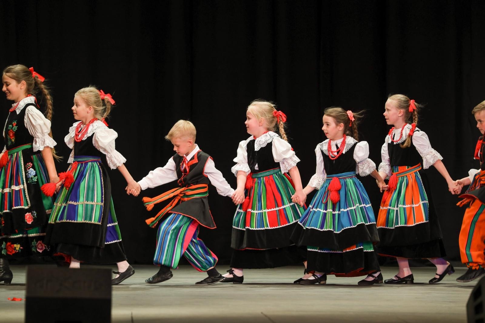 Zdjęcie w galerii na portalu naszraciborz.pl: Gospodynie i tancerze. Niecodzienny koncert w Strzesze wiadomości z regionu