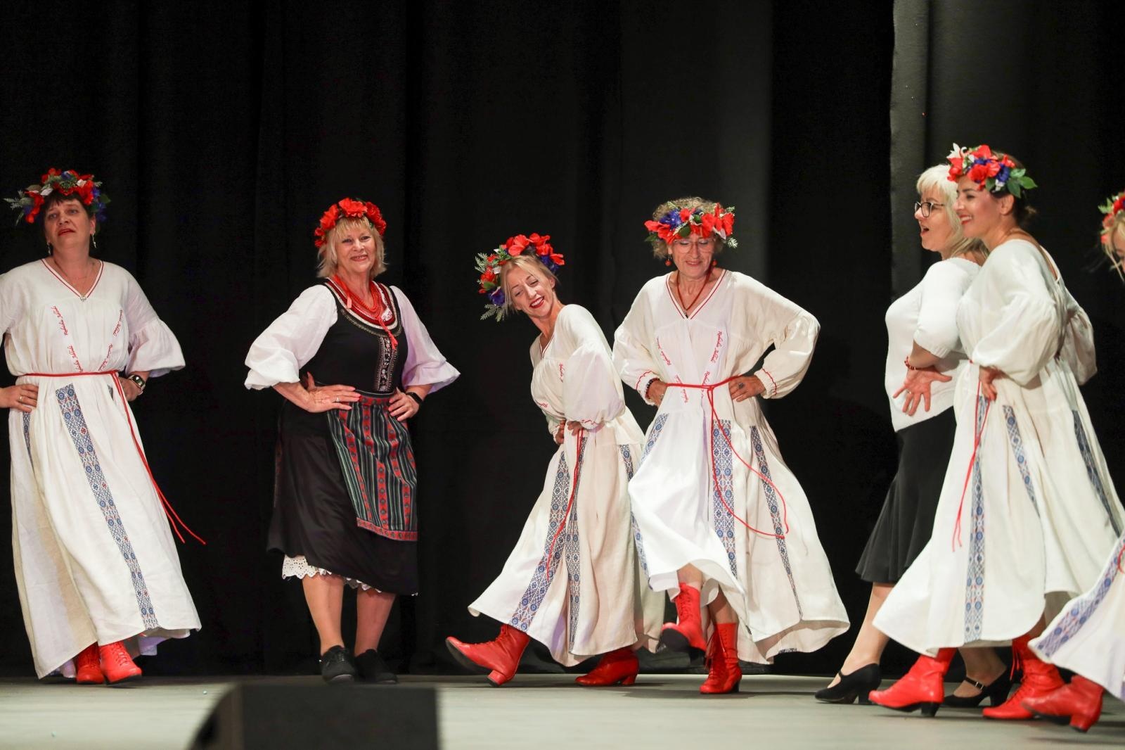 Zdjęcie w galerii na portalu naszraciborz.pl: Gospodynie i tancerze. Niecodzienny koncert w Strzesze wiadomości z regionu