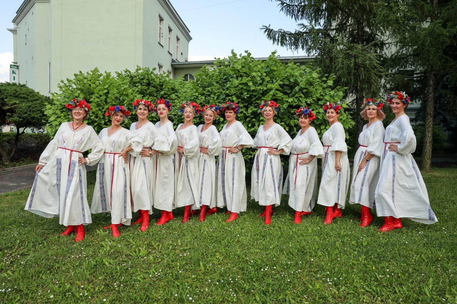 Zdjęcie w galerii na portalu naszraciborz.pl: Gospodynie i tancerze. Niecodzienny koncert w Strzesze wiadomości z regionu