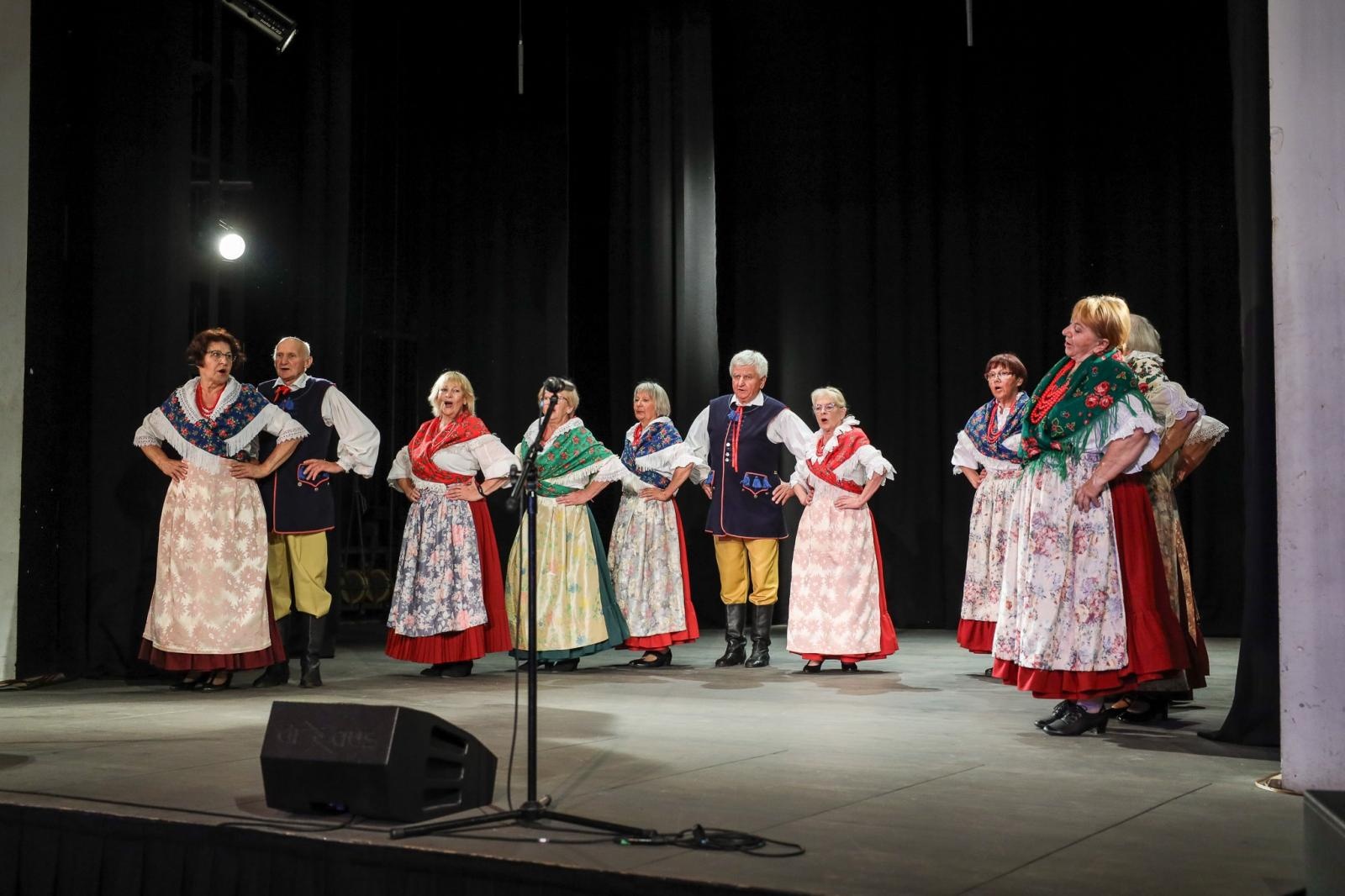 Zdjęcie w galerii na portalu naszraciborz.pl: Gospodynie i tancerze. Niecodzienny koncert w Strzesze wiadomości z regionu