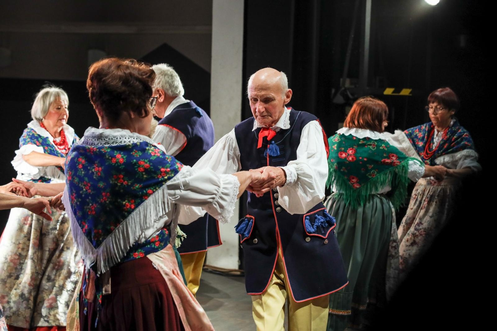 Zdjęcie w galerii na portalu naszraciborz.pl: Gospodynie i tancerze. Niecodzienny koncert w Strzesze wiadomości z regionu