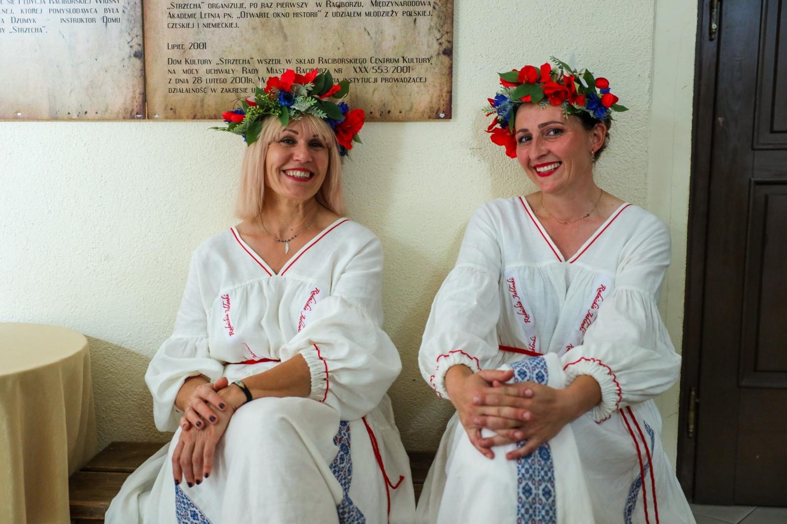 Zdjęcie w galerii na portalu naszraciborz.pl: Gospodynie i tancerze. Niecodzienny koncert w Strzesze wiadomości z regionu